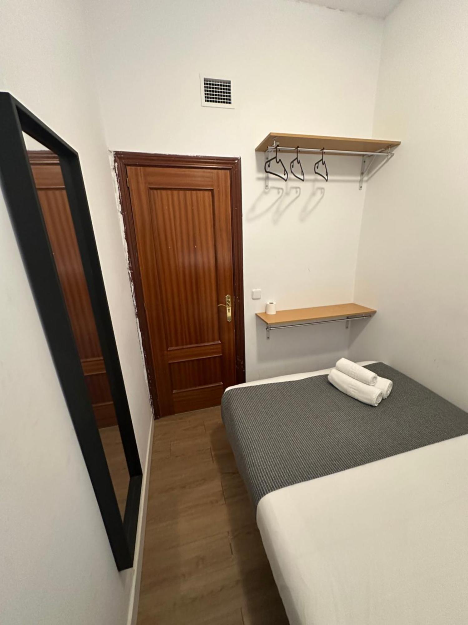 Center Madrid Habitaciones — Photos 1